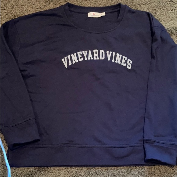 Vineyard Vines Tops - Vineyard Vines sweatshirt